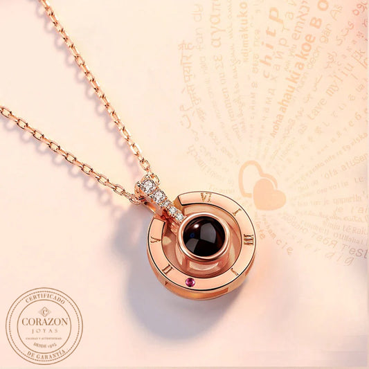 COLLAR AMOR VERDADERO™ - El único collar que proyecta en la pared "Te amo" en 100 idiomas. (Incluye caja).